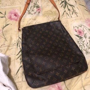 Authentic Louis Vuitton Musette Salsa pre loved